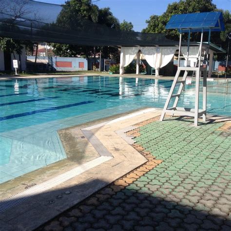 Village East Clubhouse Swimming Pool .